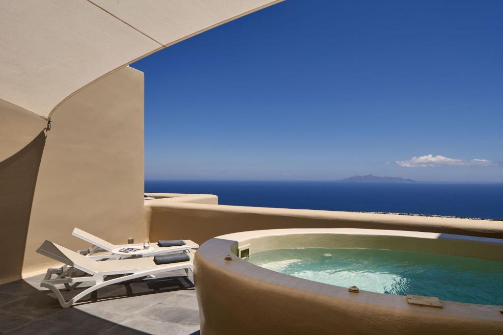 Private Executive Jacuzzi Suite, Skyfall Suites