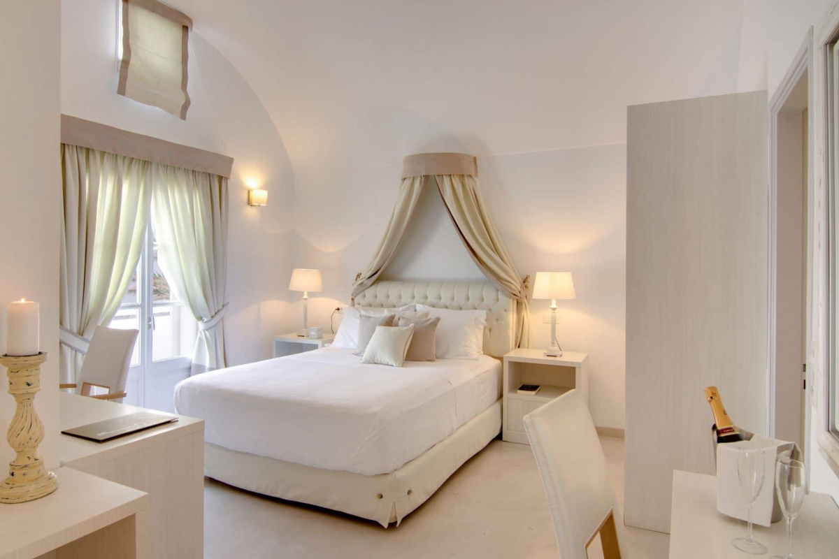 Junior Villa Outdoor Heated Pool & Panoramic View, Santorini Secret Suites & Spa